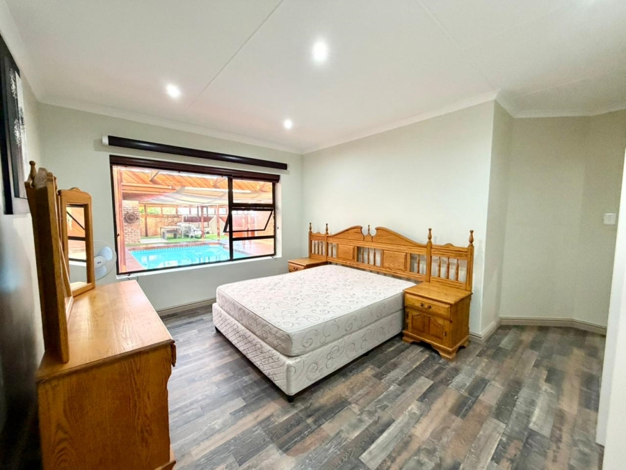 4 Bedroom Property for Sale in Herolds Bay Western Cape